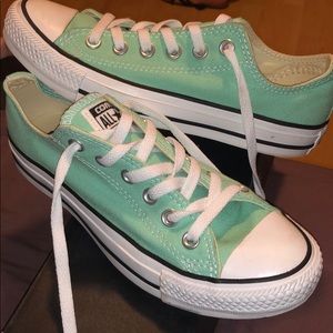 Converse: women size 7 men’s size 5